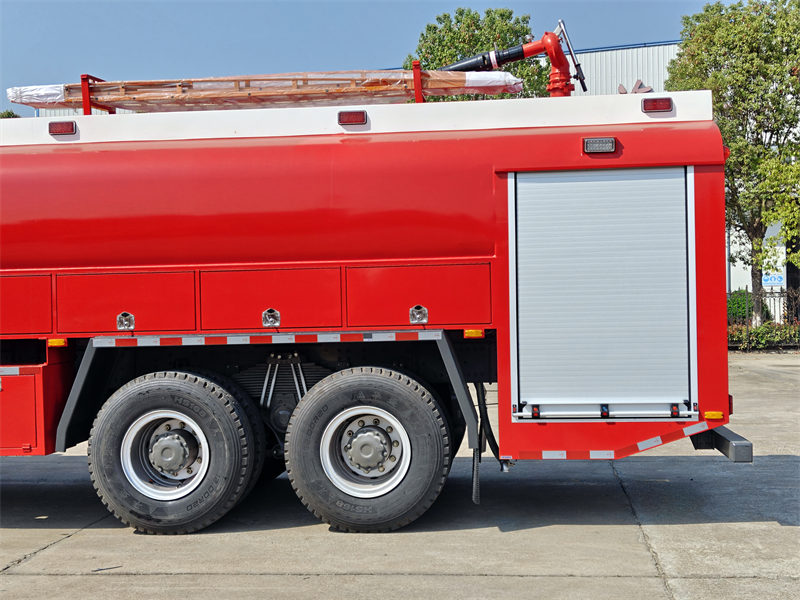 Howo 6x6 off-road fire rescue truck