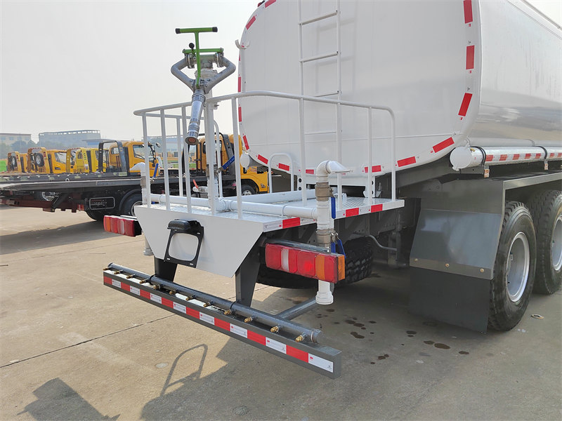 HOWO NX 20000L water cannon truck