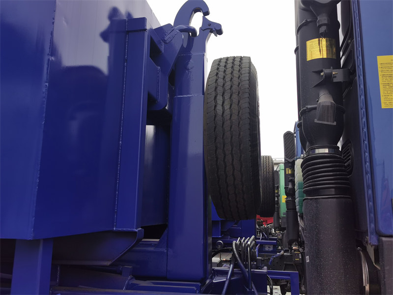 HOWO hook lift truck with hook device