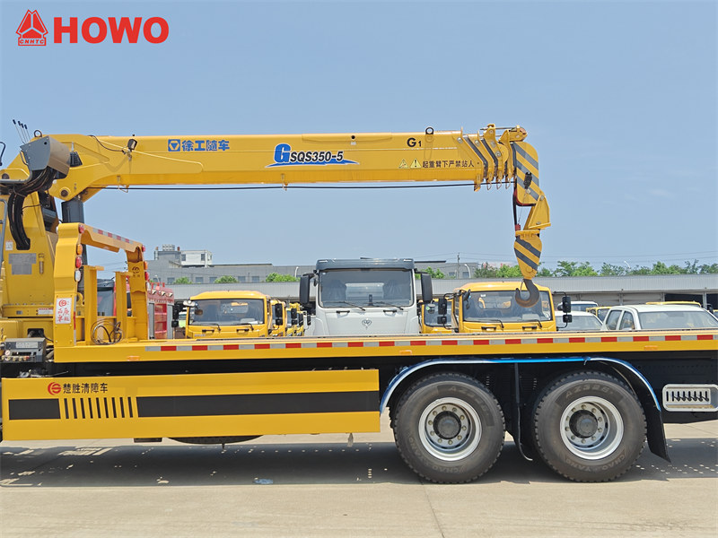 HOWO truck mounted 14tons boom crane