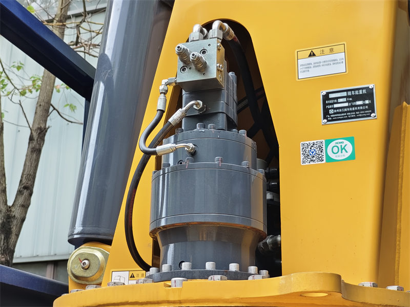 Howo 6x4 boom truck with 10T crane