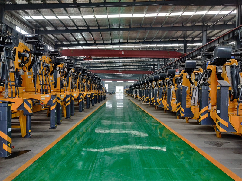 HOWO boom crane truck factory