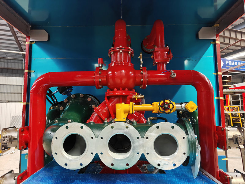 Fire engine with CB10/140