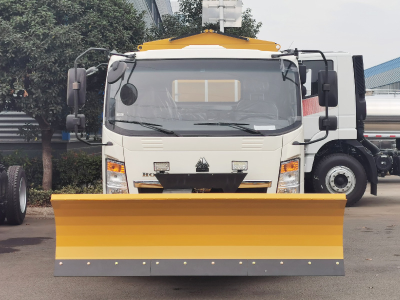 HOWO truck mounted front snow removal shovel
