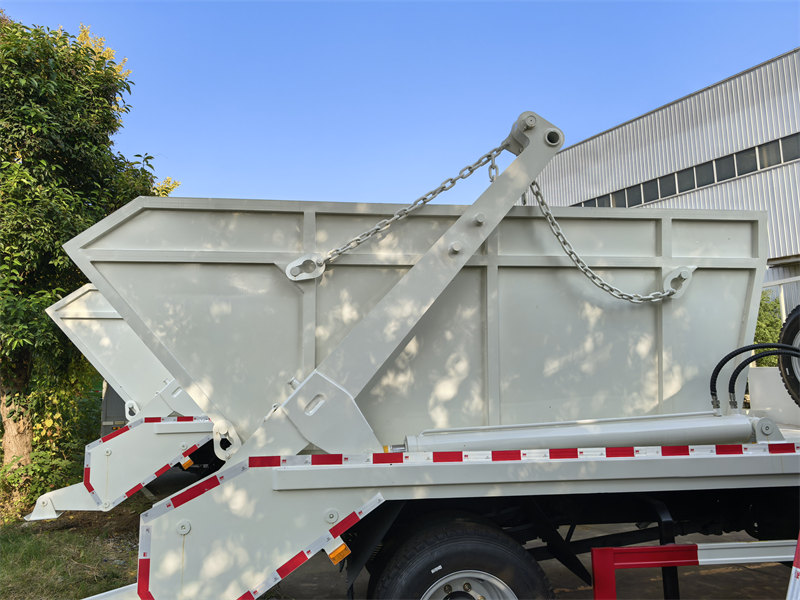 HOWO swing arm garbage truck