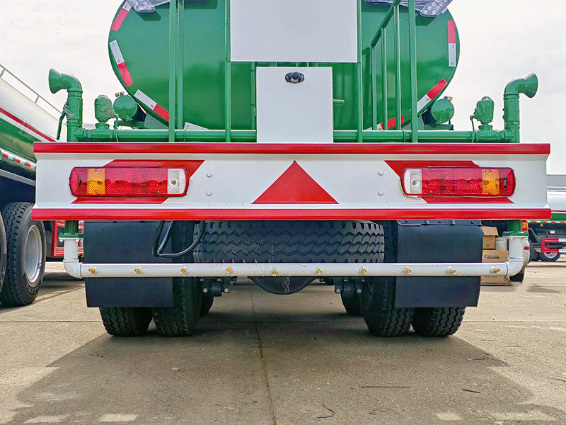 HOWO heavy duty water tanker truck