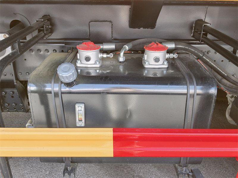 HOWO water tank truck